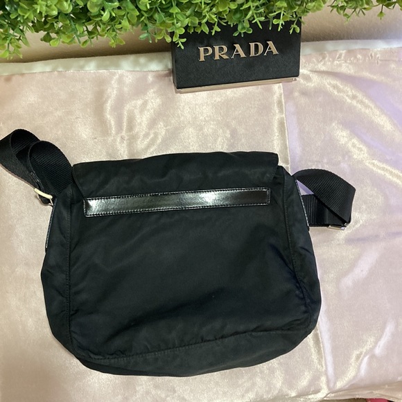🔥Flash Sale🔥 ❤️ Prada Vintage Nylon Messenger Bag ❤️ - Picture 16 of 17